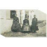 In folk costume in front of the house. The people in the picture and the photographer are unknown. Black and white photo, original paper print. (2793415)