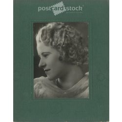   1935 - Nagybánya. Portrait photograph of a young woman. The person in the photo and the photographer are unknown. Black and white, large-sized, laminated photo, original paper image. (2793423)