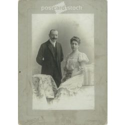  Adéle photo studio photo, Vienna. Studio, full-length photo of a distinguished couple. The identity of the people in the photo is unknown. Original  Cabinet card / CDV photo / hardback photo. (2793424)