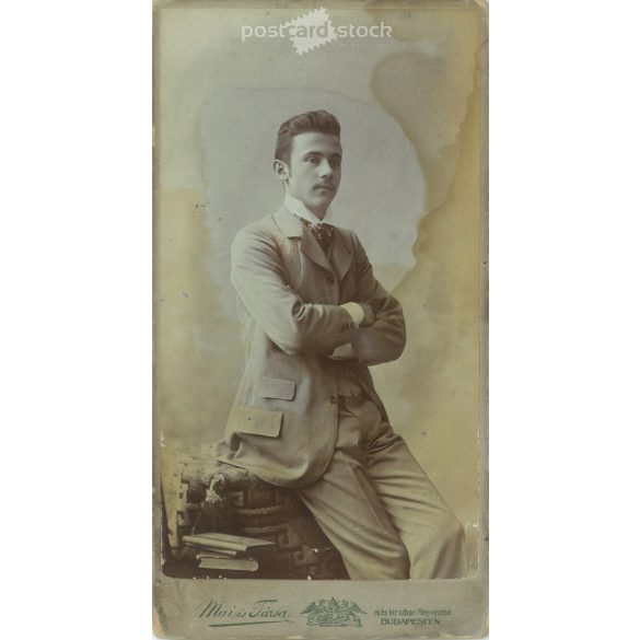 Photo taken by Mai and Partners photo studio, Budapest. Studio photo of a young man. The person in the photo is unknown. Original cabinet photo / hardback photo / business card, CDV photo. (2793426)