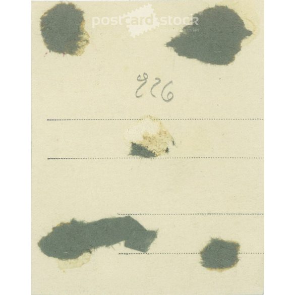 Group photo of young athletes. The person in the photo and the photographer are unknown. Original photo. Black and white photo card, postcard detail. (2793430)