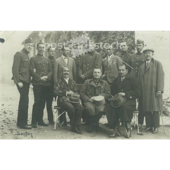 1927 – Budakeszi. Group photo of men (soldiers and civilians). The people in the photo and the photographer are unknown. Original photo. Black and white photo card, postcard. (2793433)