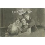 Brothers. The photo was taken in the Brenner brothers’ photography studio in Szeged. The identities of the people in the photo are unknown. Original photo. Black and white photo card, postcard. (2793437)