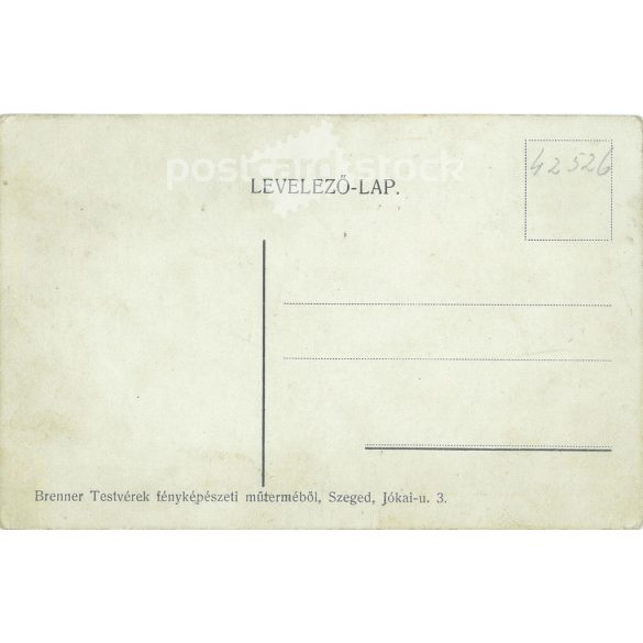 Brothers. The photo was taken in the Brenner brothers’ photography studio in Szeged. The identities of the people in the photo are unknown. Original photo. Black and white photo card, postcard. (2793437)