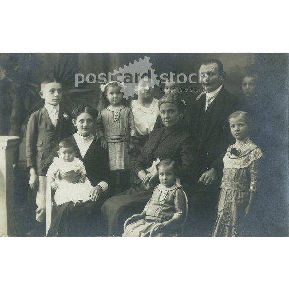 Studio photo of a family with many children. The people in the photo and the photographer are unknown. Original photo. Black and white photo card, postcard. (2793440)