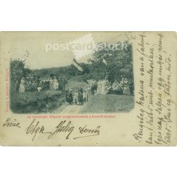   1900 - The ladies of Isaszeg wreath the graves of the defenders. Black and white photo sheet, old postcard (2793508)