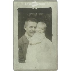   Early 1920s. Father and daughter. The people in the picture and the photographer are unknown. Black and white, business card size, laminated old photo, original paper image. (2793604)