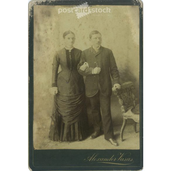 Early 1900s. Studio photo of a young couple. The photo was taken in Alexander Vasas’s studio. The person in the photo is unknown. Old photo. Original cabinet photo / hardback photo / business card, CDV photo. (2793643)