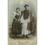 cca 1900. Married couple in folk costume, "Aunt Piri and her husband". The photo was taken in the Ferencz and Co. photo studio, Cluj-Napoca. Old photo. Original  Cabinet card / CDV photo / hardback photo. (2793644)