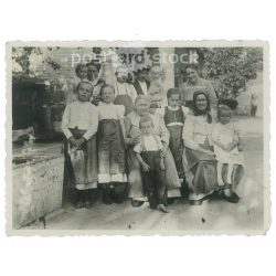   Family photo, group photo from the 1910s. The people in the photo and the photographer are unknown. Old photo. Black and white photo, original paper photo. (2793646)