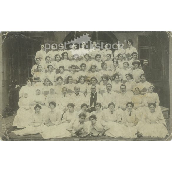 1911 – School class photo, Budapest. The people in the photo and the photographer are unknown. Original old photo. Black and white photo, old postcard. (2793649)