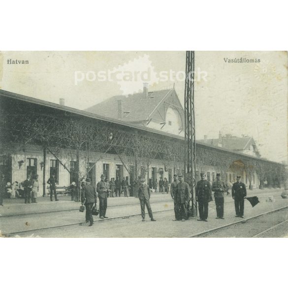 1914 – Hatvan, railway station. The people in the picture and the photographer are unknown. Original old photo. Black and white photo, old postcard. (2793653)
