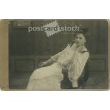 1905 - Studio photo of a young woman. The photo is a work of the Victoria Photo Studio. The person in the photo is unknown. Old photo. Original  Cabinet card / CDV photo / hardback photo. (2793663)