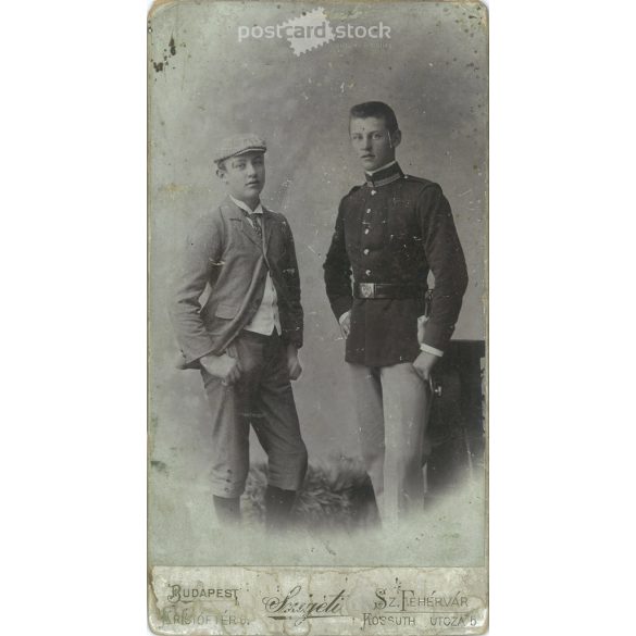 Studio photo of brothers. The photo was taken in the Szigeti photo studio in Székesfehérvár. Old photo. Original cabinet photo / hardback photo / business card, CDV photo. (2793665)
