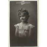 Studio photo of a little girl. The photo was taken in P. Bellingard’s photo studio in Lyon. Old photo. Original  Cabinet card / CDV photo / hardback photo.(2793667)