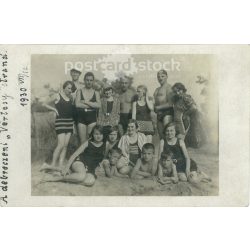   1930 - Beachgoers in Debrecen, on the “Vértesi” beach. The people in the picture and the photographer are unknown. Original old photo. Black and white photo sheet, old postcard. (2793671)