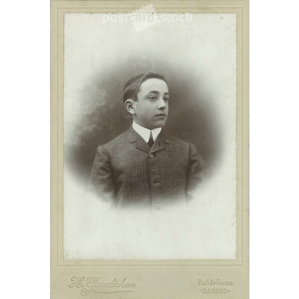 Studio photo of a young man. The photo was taken at the H. Gaudichon photo studio in Cannes. Old photo. Original cabinet photo / hardback photo / business card, CDV photo. (2793673)