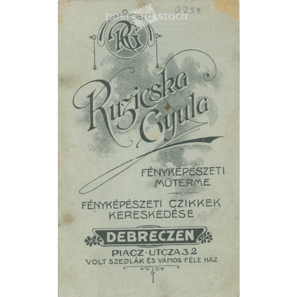 Circa 1910 - Studio portrait photo of a young boy. The photo was taken in Gyula Ruzicska’s photo studio in Debrecen. Old photo. Original cabinet photo / hardback photo / business card, CDV photo. (2793758)