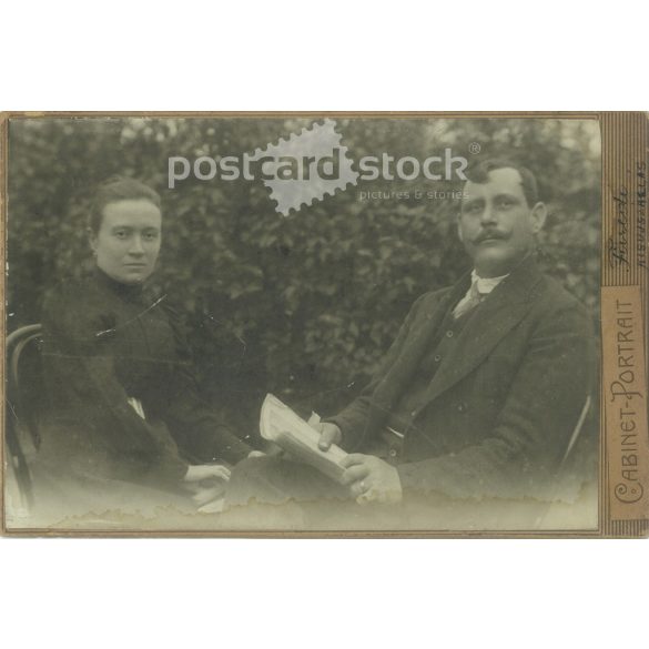 Circa 1900 - Photo of a young couple in the garden. The photo was taken in Füred’s photo studio in Kisújszállás. Old photo. Original cabinet photo / hardback photo / business card, CDV photo. (2793769)