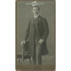   Circa 1900 - Studio photo of a young man. The picture was taken in the photography studio of Ede Schmidt in Budapest. Old photo. Original cabinet photo / hardback photo / business card, CDV photo. (2793771)