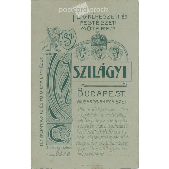 Circa 1900 - Hatter with badge, studio photo. The picture was taken in the photo studio of Jenő Szilágyi, Budapest. Old photo. Original cabinet photo / hardback photo / business card, CDV photo. (2793777)