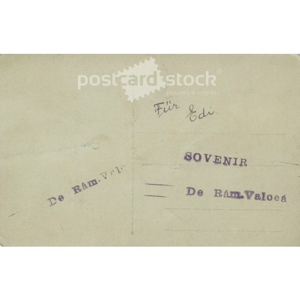 Circa 1910 - On a family outing. The people in the picture and the photographer are unknown. Old photo. Black and white photo sheet, original paper image. (2793785)