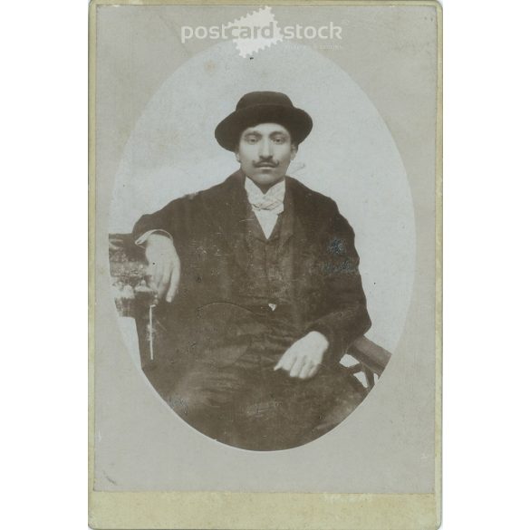 Circa 1910 - Young man, presumably from Transylvania. The person in the picture and the photographer are unknown. Original old photo. Black and white, laminated photo, original paper photo. (2793787)