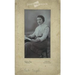   1927 - Cs. Portrait photo of Erzsike Szabó. The photo was taken in Jenő Dékány’s photo studio in Karcag. Original old photo. Black and white, laminated photo, original paper image. (2793794)