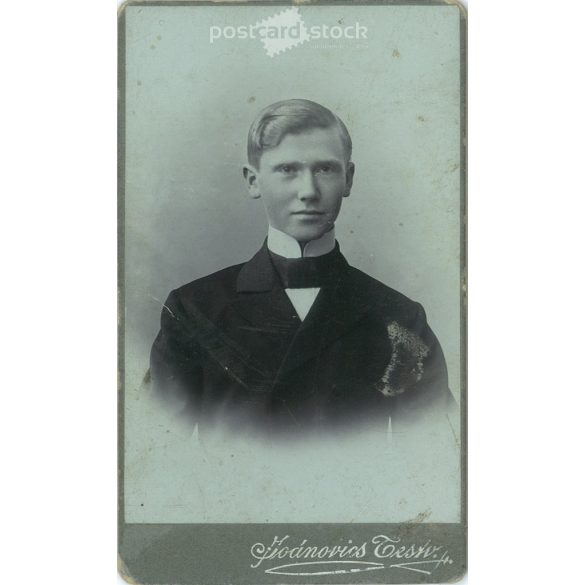 1905 - Portrait photo of a distinguished young man. The photo was taken in the Joánovics Brothers’ photo studio in Cluj-Napoca. Old photo. Original cabinet photo / hardback photo / business card, CDV photo. (2793802)