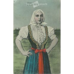   1915 - Polish girl in costume. Colorful unique graphic, old postcard. (2793847)