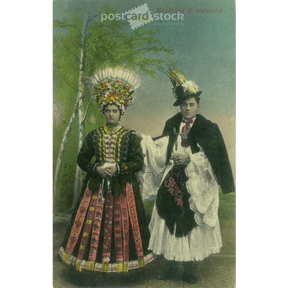 Mezőkövesd folk costume. The people in the picture and the photographer are unknown. Colored photo. Old postcard. (2793864)