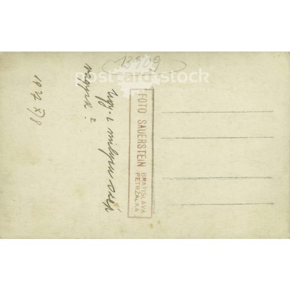 1927 - Bratislava. The persons in the picture are unknown. The photo is the work of the Sauerstein studio. Original old photo. Black and white photo, old postcard. (2793893)